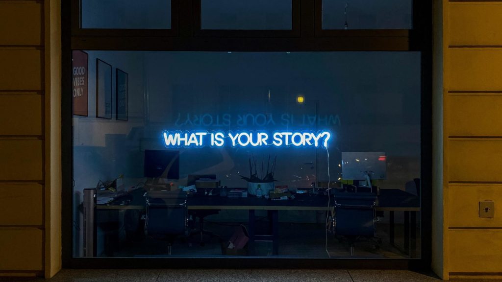 Whats the story - Sosiale Medier